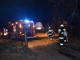 Mężczyzna ranny w pożarze budynku gospodarczego