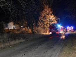 Mężczyzna ranny w pożarze budynku gospodarczego