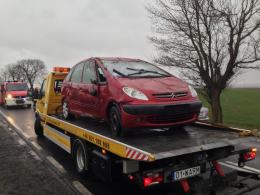 Citroen dachował pod Skarbiszowem