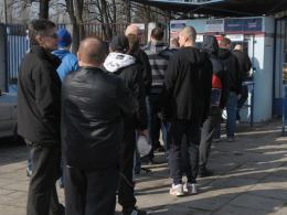 Klub zapowiada, że kolejek przed meczem z Chrobrym nie będzie, bo rejestrację uruchomi tydzień przed meczem w siedzibie klubu.