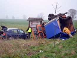Wypadek podczas wyprzedzania, trzy osoby ranne