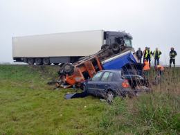 Wypadek podczas wyprzedzania, trzy osoby ranne