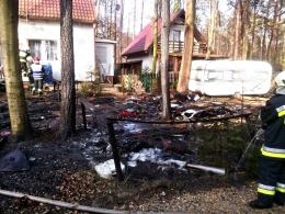 W Turawie spłonęła altana i przyczepa kempingowa