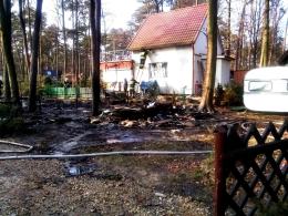 W Turawie spłonęła altana i przyczepa kempingowa