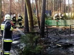 W Turawie spłonęła altana i przyczepa kempingowa