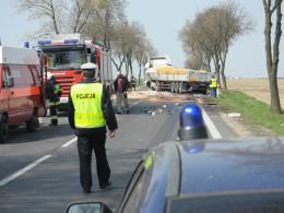Kierowca spłonął w samochodzie po zderzeniu z ciężarówką.