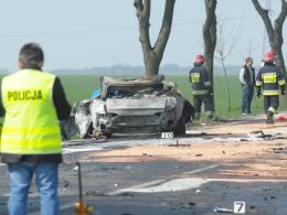 Kierowca spłonął w samochodzie po zderzeniu z ciężarówką.