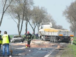Kierowca spłonął w samochodzie po zderzeniu z ciężarówką.