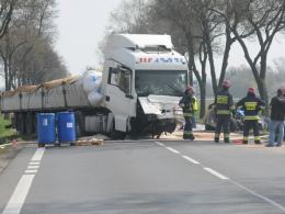 Kierowca spłonął w samochodzie po zderzeniu z ciężarówką.