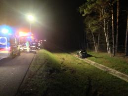 Kierowca golfa uderzył w tico i porzucił samochód na A4