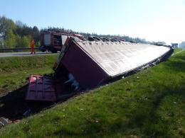 Ciężarówka przewróciła się na autostradzie A4