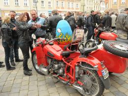 Wielkanocne spotkanie motocyklistów na opolskim rynku