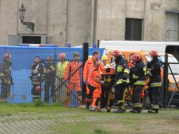 Wypadek przy remoncie śluzy, w akcji śmigłowiec ratowniczy