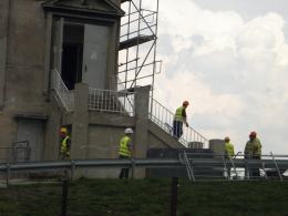 Wypadek przy remoncie śluzy, w akcji śmigłowiec ratowniczy