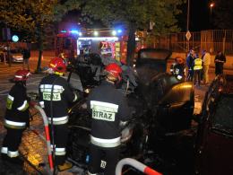 Pożar dwóch samochodów przy ulicy Sienkiewicza