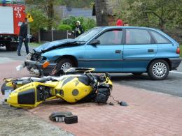 Kierowca opla zajechał drogę motocykliście