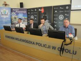Fajbusiewicz: nie pozwólmy oszustom okradać naszych dziadków