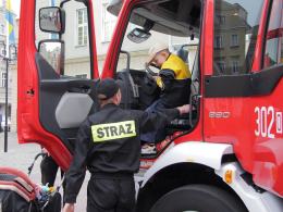 Po obchodach Święta Flagi ratownicy pokazywali sprzęt, służący im na co dzień do pracy.