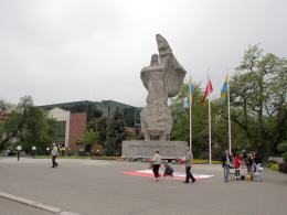 Opolanie budowali biało-czerwoną flagę