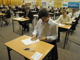 Matura 2014 rozpoczęta. Pierwszy egzamin z języka polskiego.