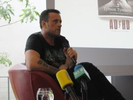 Tymon Tymański w Opolu: Zdarzyło mi się kopnąć fana