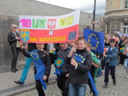 Parada 10-latków na 10 lat Polski w Unii Europejskiej