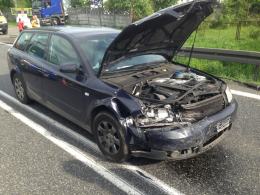 Wypadek w Dąbrowie. Dwie osoby trafiły do szpitala.