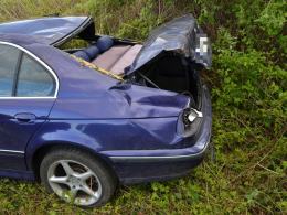 BMW wypadło z drogi w Okopach
