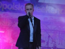 Piotr Rogucki z zespołem Coma wystąpił dla Opolan na Placu Wolności.