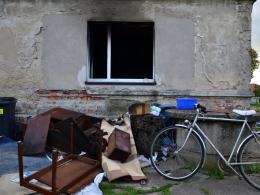 Poparzona w pożarze domu kobieta walczy o życie