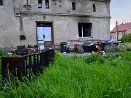 Poparzona w pożarze domu kobieta walczy o życie