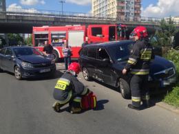 Zderzenie dwóch samochodów na rondzie w Opolu
