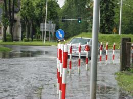 Oberwanie chmury nad Głuchołazami. Zalane posesje i sklepy.