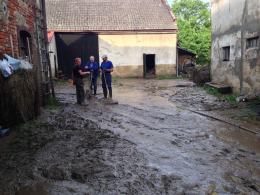 Oberwanie chmury nad Głuchołazami. Zalane posesje i sklepy.