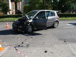Samochód zderzył się z motocyklem, dwie osoby ranne