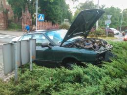 Audi wjechało na wysepkę w Byczynie