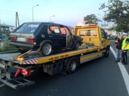 Kierowca volkswagena staranował żywopłot na ul. Wrocławskiej