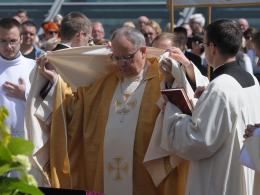 Ks. bp. Andrzej Czaja w wygłoszonym kazaniu nie unikał trudnych tematów.