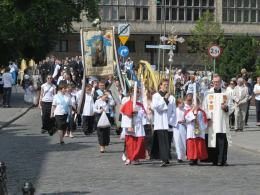 Dzisiaj Boże Ciało. Opolanie tłumnie uczestniczyli w procesji.