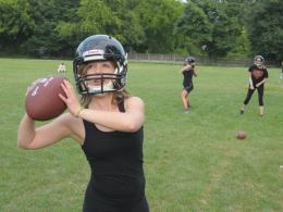 Spory wycisk i dużo zabawy - tak w skrócie wyglądają treningi żeńskiej sekcji american football.
