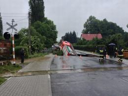 Naprawa zniszczonego fragmentu drogi wojewódzkiej nr 411 i przepustu wodnego pod nią ma kosztować około 12 milionów złotych.Fot: archiwum)