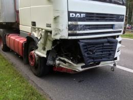 Kobieta zawracała na autostradzie, wjechała pod ciężarówkę