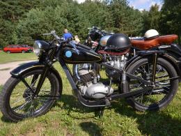 W Dobrzeniu Wielkim trwa zlot oldtimerów
