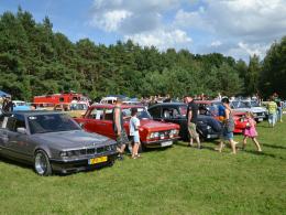 W Dobrzeniu Wielkim trwa zlot oldtimerów