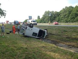 Pożar samochodu i kolizja na autostradzie A4