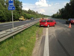 Pożar samochodu i kolizja na autostradzie A4