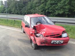 Pożar samochodu i kolizja na autostradzie A4