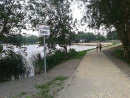 Policjant uratował chłopców tonących na środku akwenu