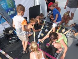 Rodzinne grillowanie pod domEXPO