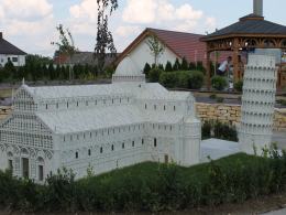 W Olszowej zobaczymy miniatury znanych katedr i bazylik
